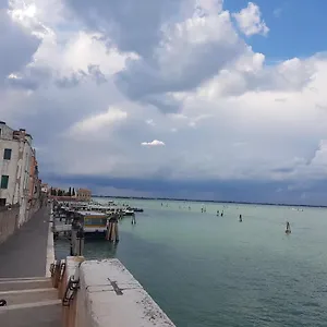 Golden Place Venecia
