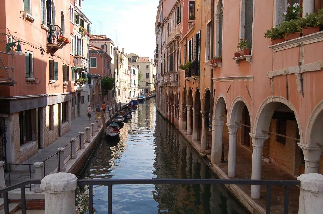 Castello 5888 B, Santa Marina, Calle Marcello, Canale Venice 0*,  Italy