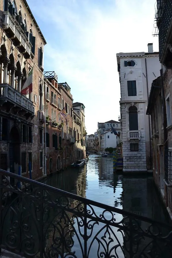 Castello 5888 B, Santa Marina, Calle Marcello, Canale Venedig Apartment