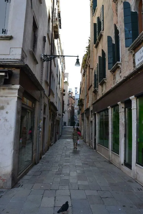 Castello 5888 B, Santa Marina, Calle Marcello, Canale Venice Apartment